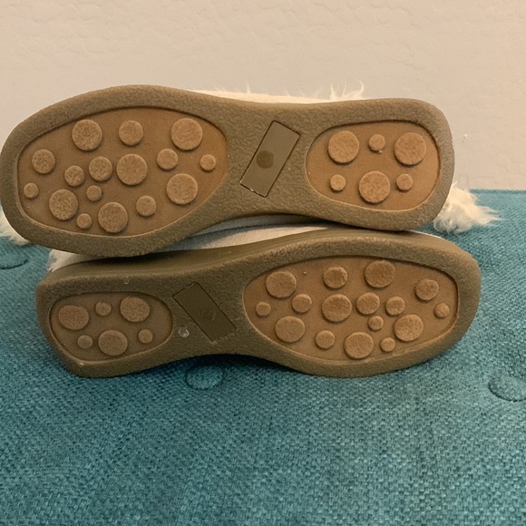 Fluffy off white boots - Picture 3 of 4